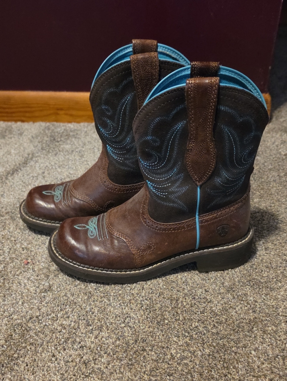 Women's Brown Ariat Boots with Turquoise Stitching